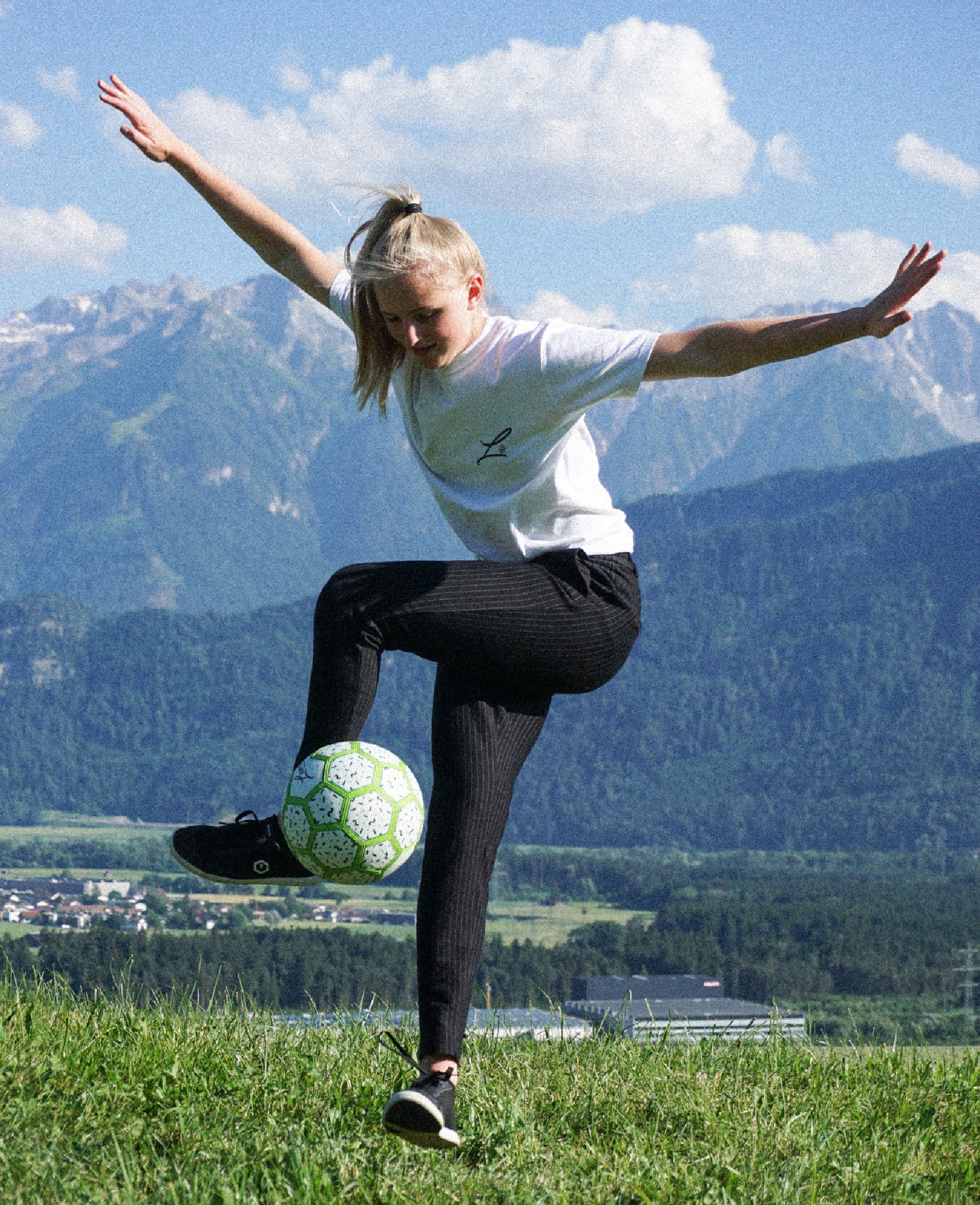 Laura Wrann Fußball Freestyle